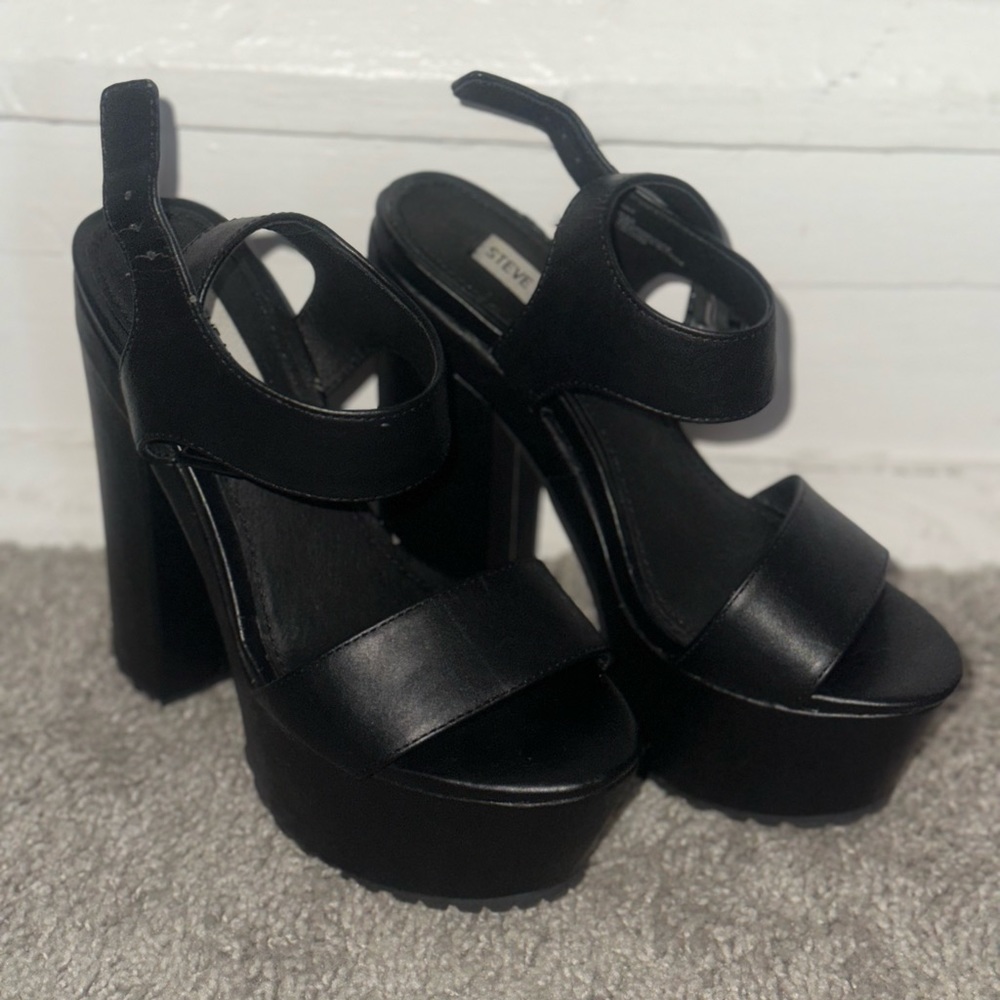 Steve Madden gently worn platform heels